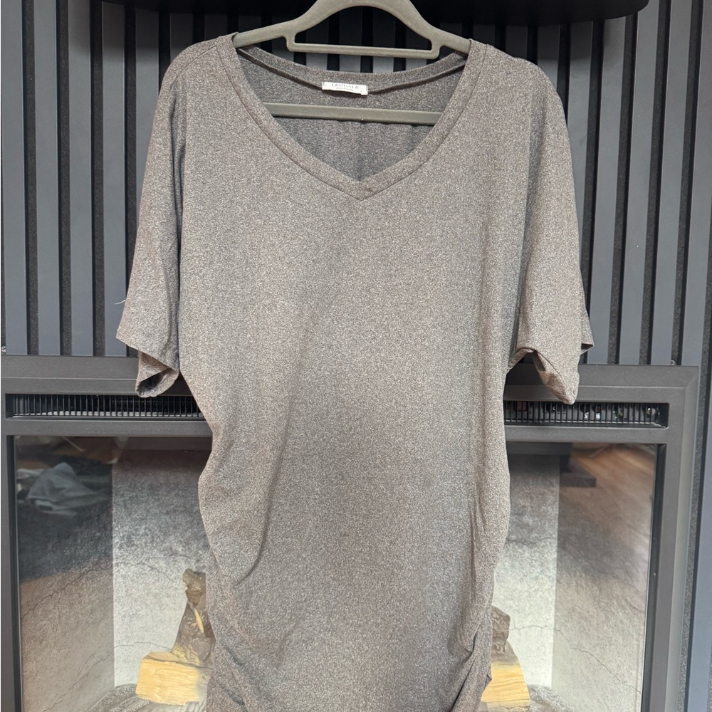 Ekouaer Gray V-Neck Short Sleeve Top